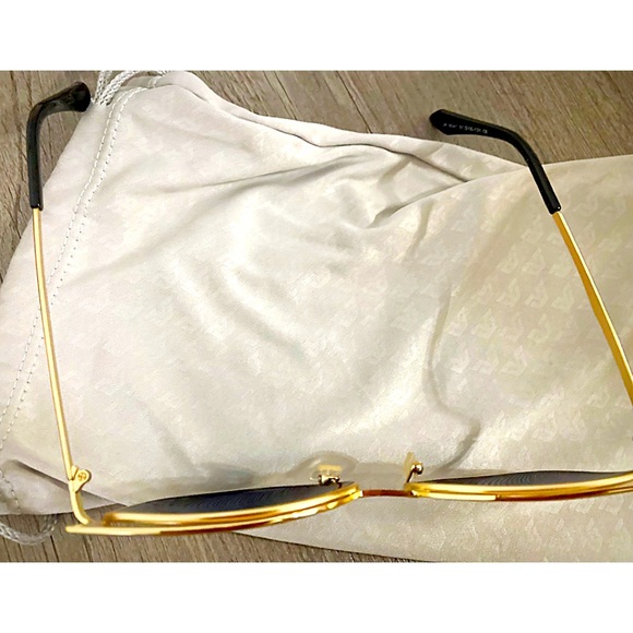 Sunglasses - golden & black frame - Picture 2 of 3